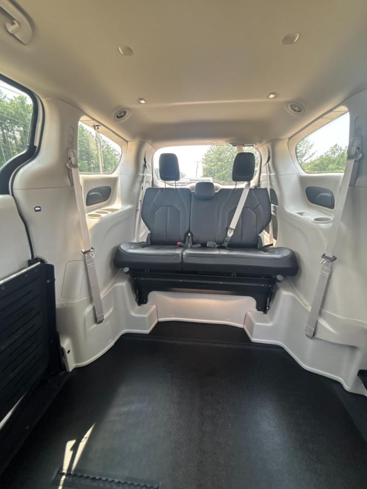 Chrysler Pacifica Touring L 2023