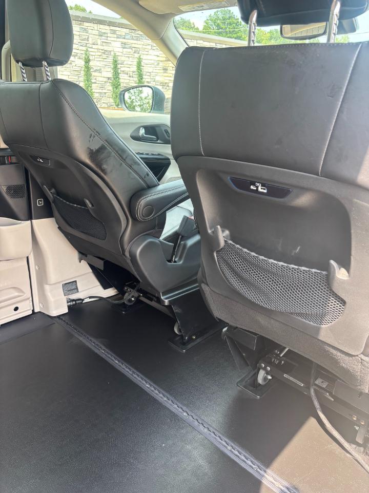 Chrysler Pacifica Touring L 2023