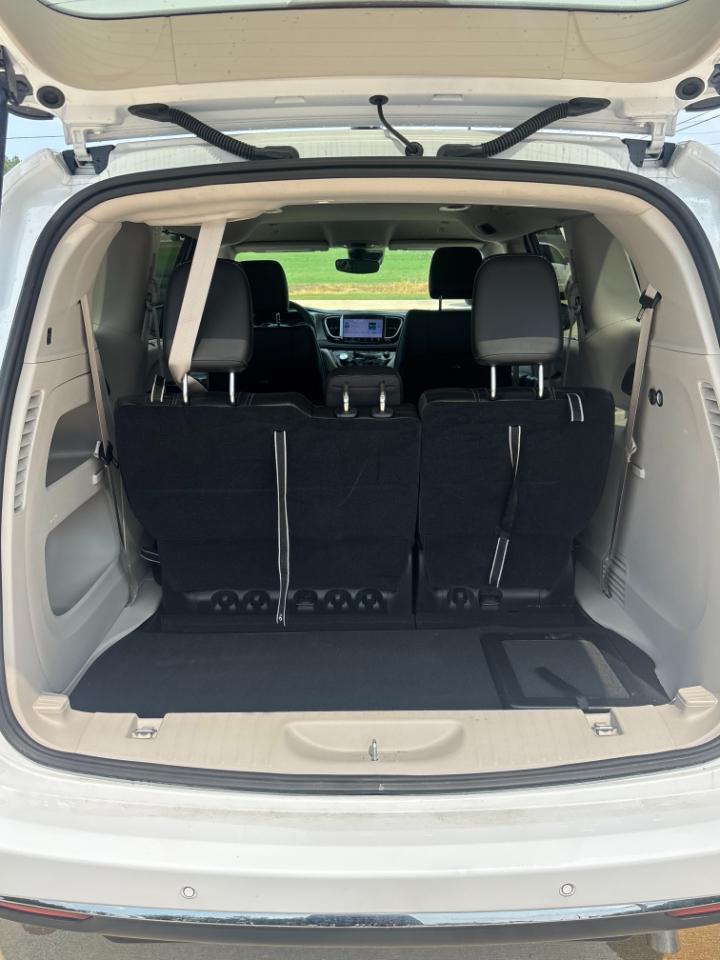 Chrysler Pacifica Touring L 2023