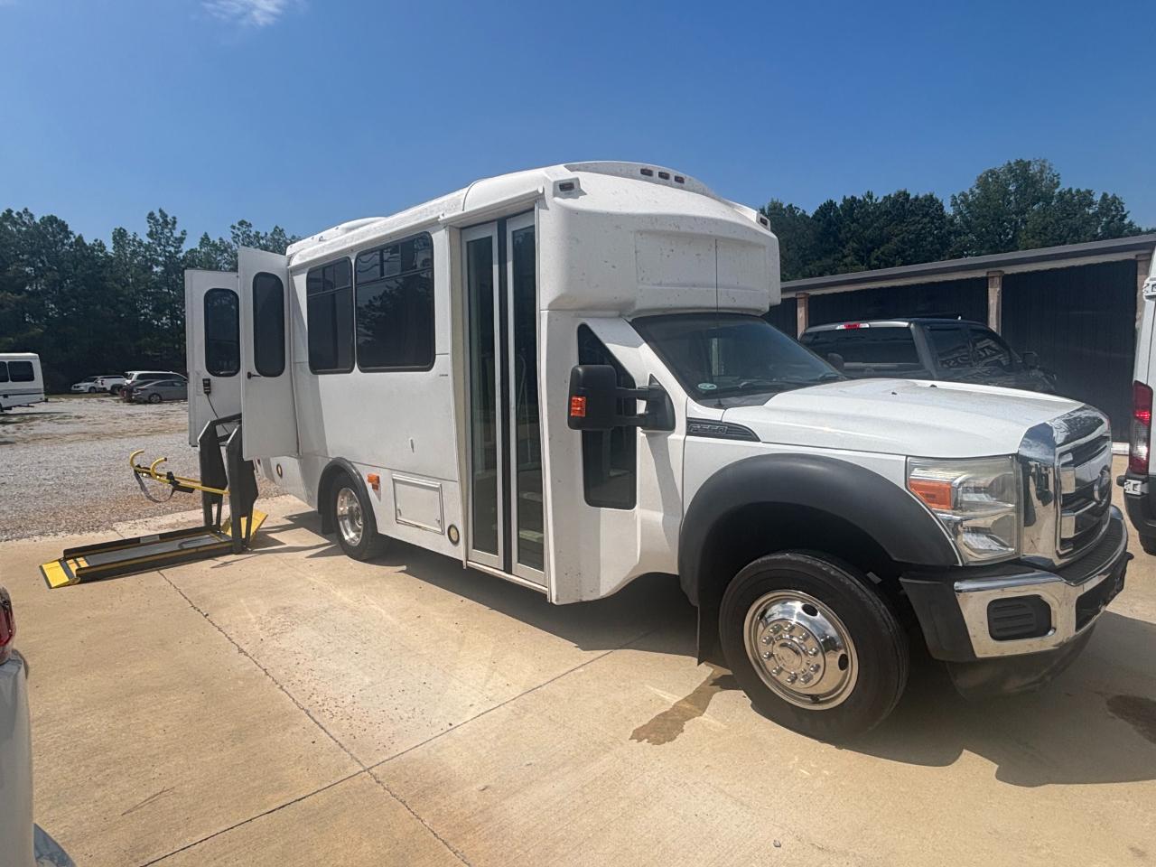 Ford F-550 Regular Cab DRW 2WD 2012