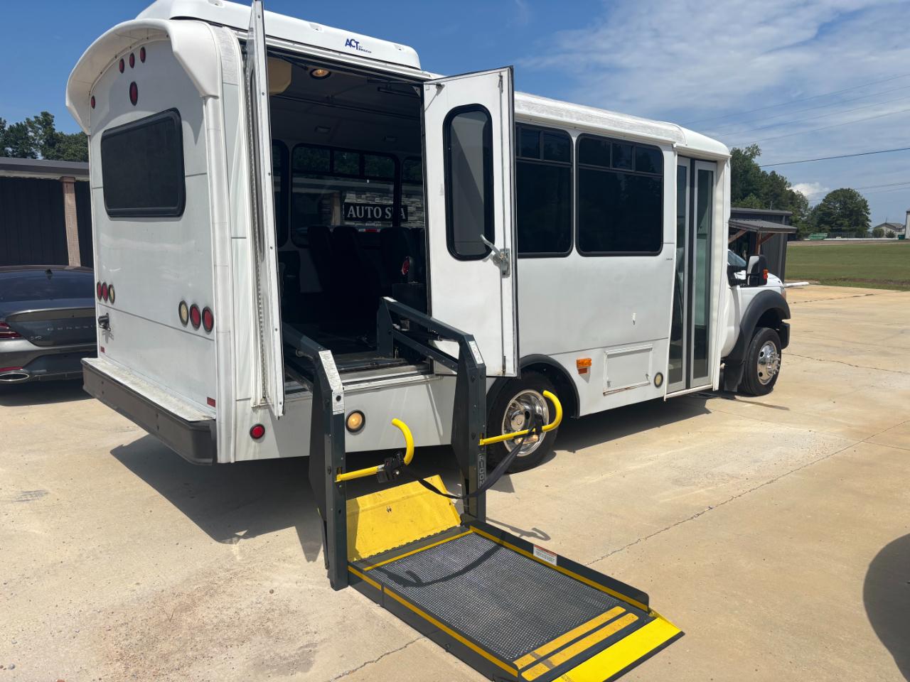 Ford F-550 Regular Cab DRW 2WD 2012