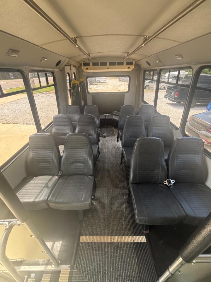 Ford F-550 Regular Cab DRW 2WD 2012