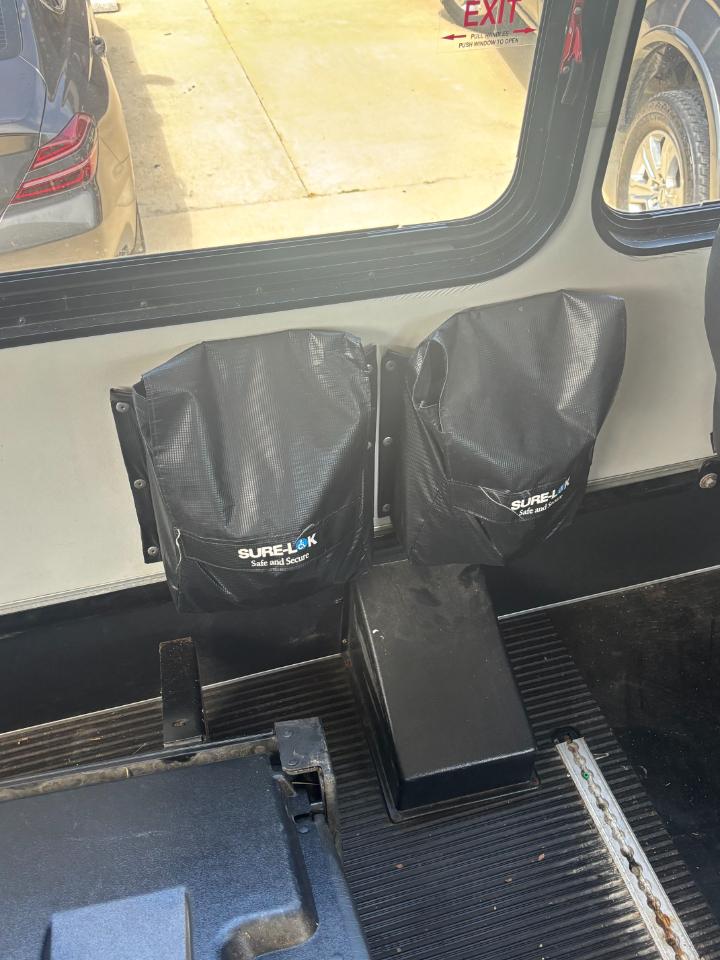 Ford F-550 Regular Cab DRW 2WD 2012
