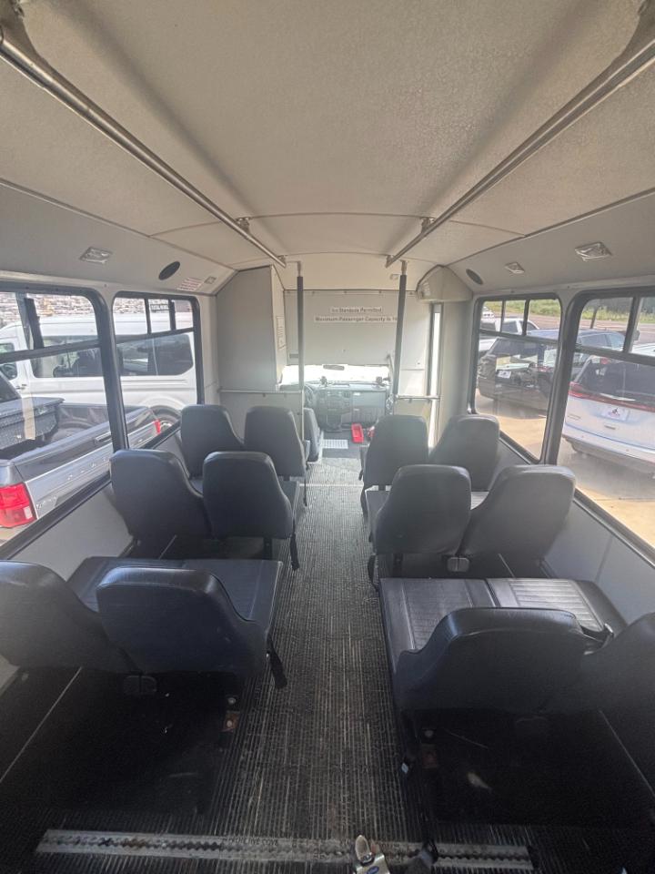 Ford F-550 Regular Cab DRW 2WD 2012