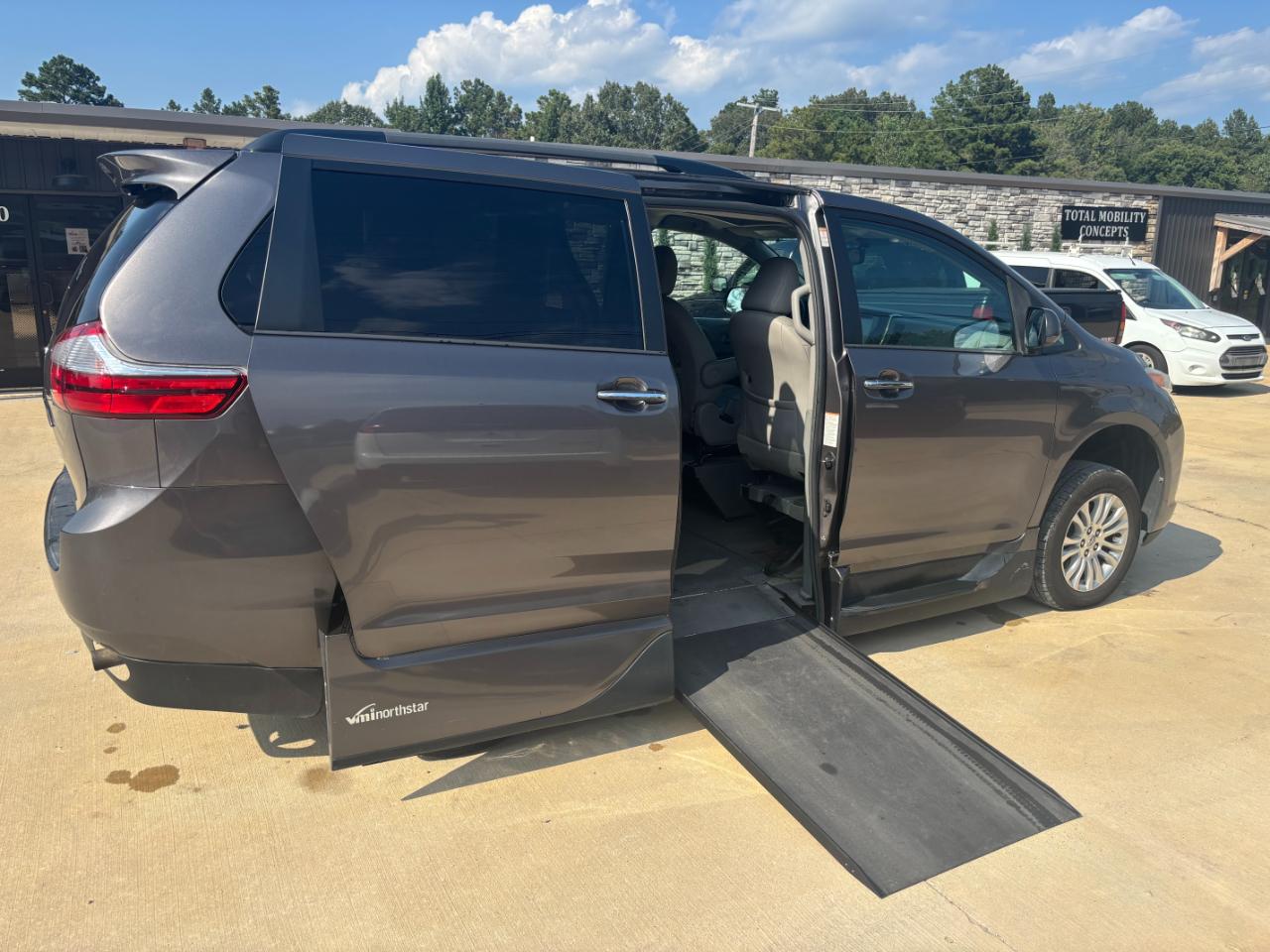 Toyota Sienna XLE FWD 8-Passenger V6 2015