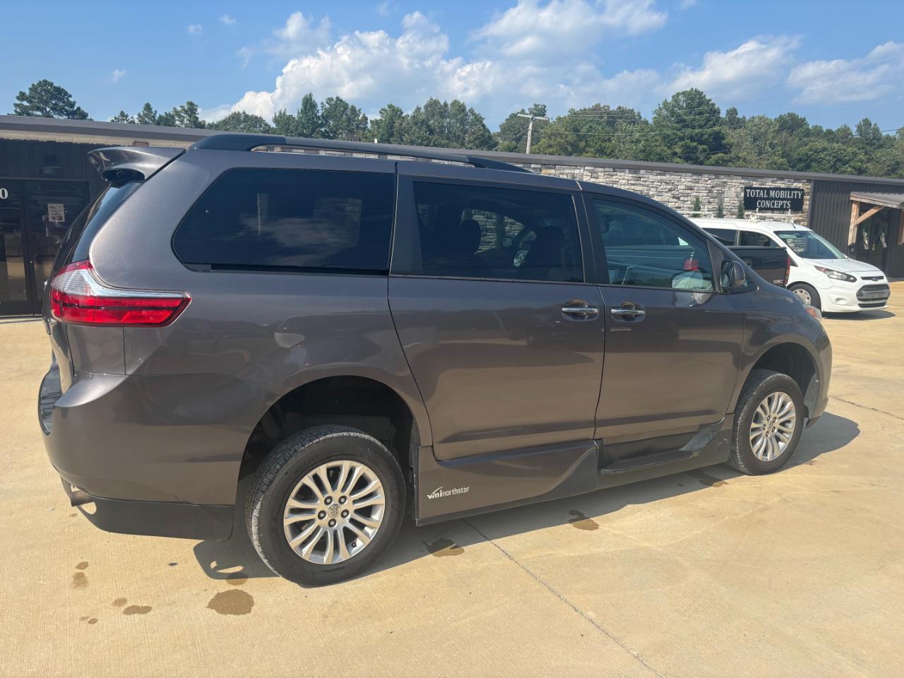Toyota Sienna XLE FWD 8-Passenger V6 2015