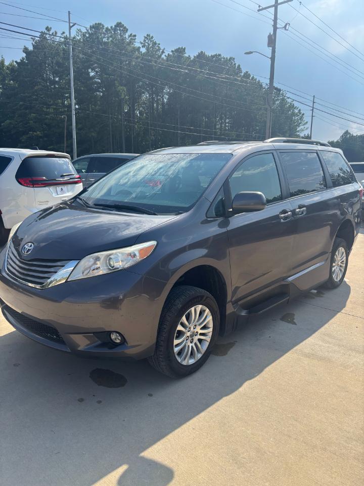 Toyota Sienna XLE FWD 8-Passenger V6 2015
