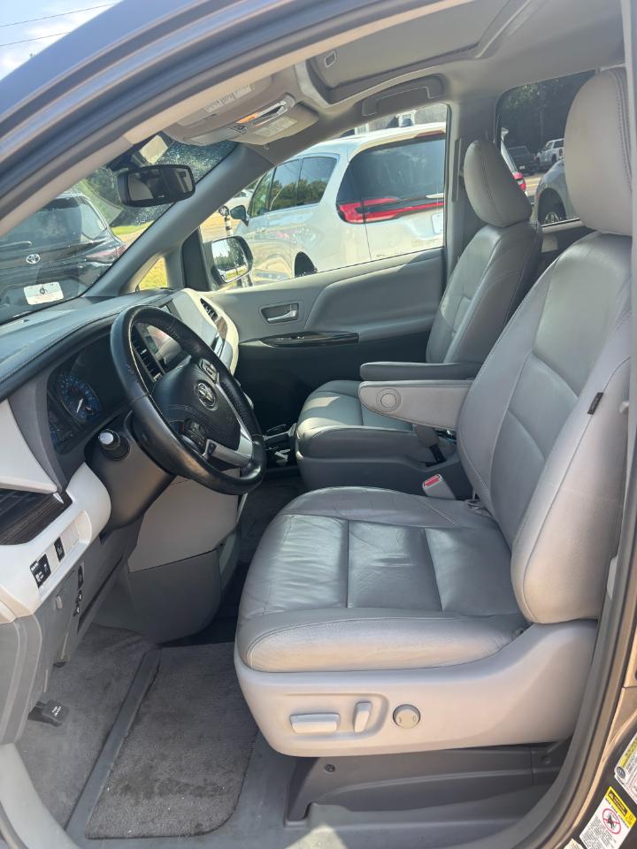Toyota Sienna XLE FWD 8-Passenger V6 2015