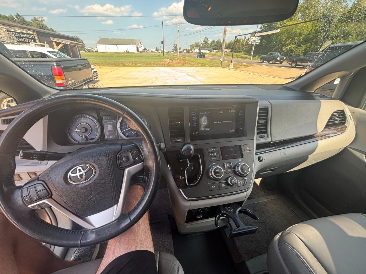 Toyota Sienna XLE FWD 8-Passenger V6 2015