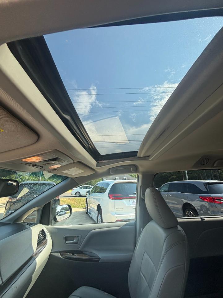Toyota Sienna XLE FWD 8-Passenger V6 2015