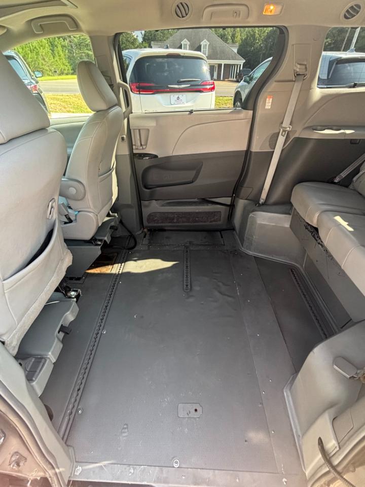 Toyota Sienna XLE FWD 8-Passenger V6 2015
