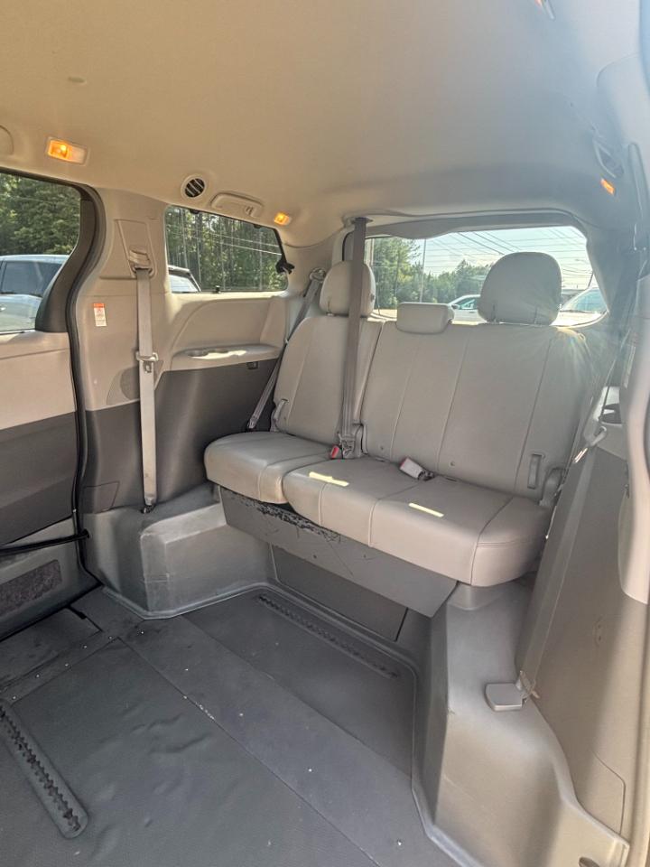Toyota Sienna XLE FWD 8-Passenger V6 2015
