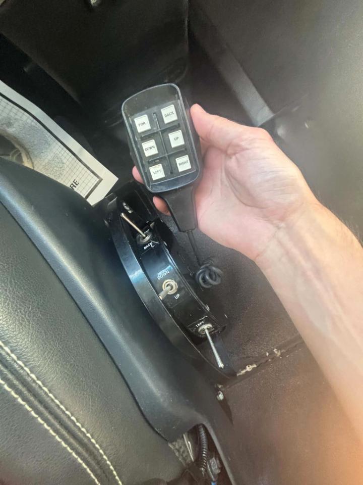 Toyota Sienna Base V6 2011