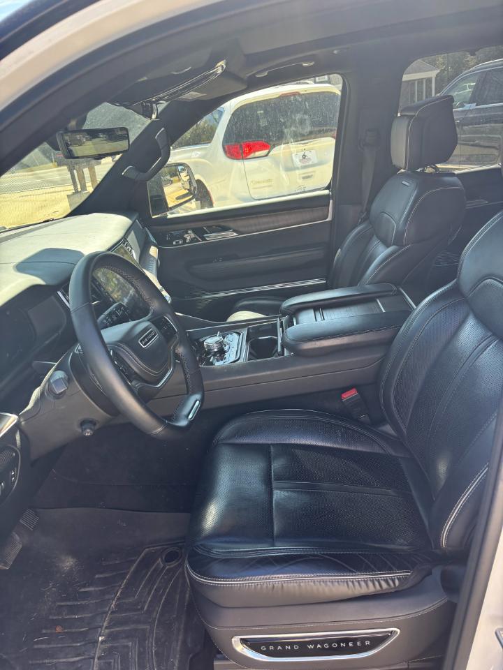 Jeep Grand Wagoneer Series II 4WD 2023