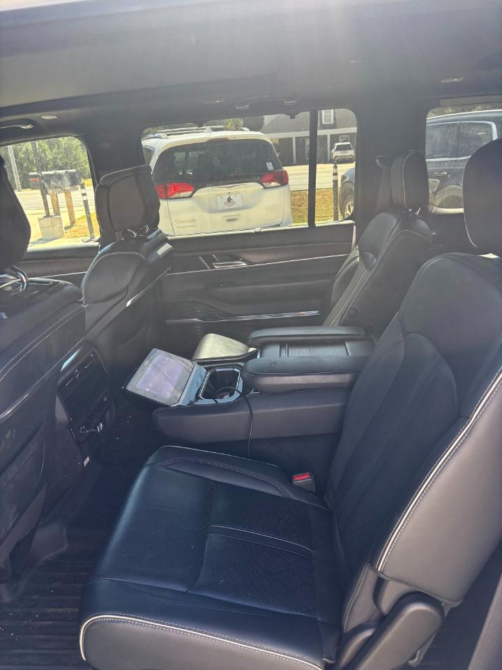 Jeep Grand Wagoneer Series II 4WD 2023