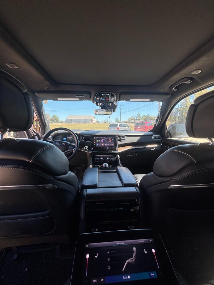 Jeep Grand Wagoneer Series II 4WD 2023