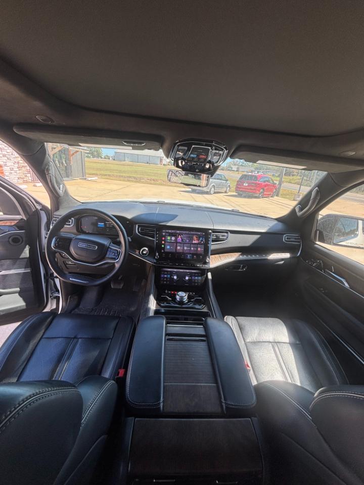 Jeep Grand Wagoneer Series II 4WD 2023