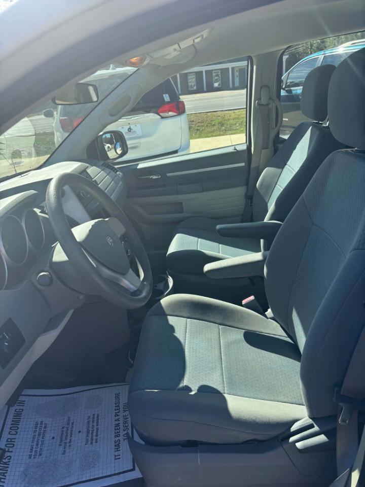 Dodge Grand Caravan SE 2010
