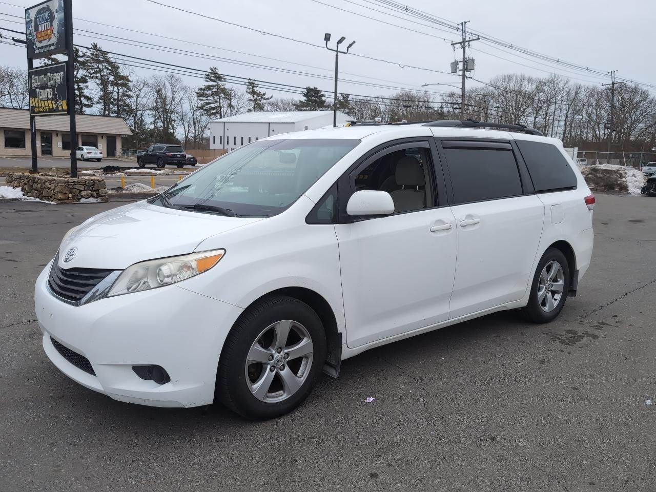 Toyota Sienna LE FWD 8-Passenger V6 2013