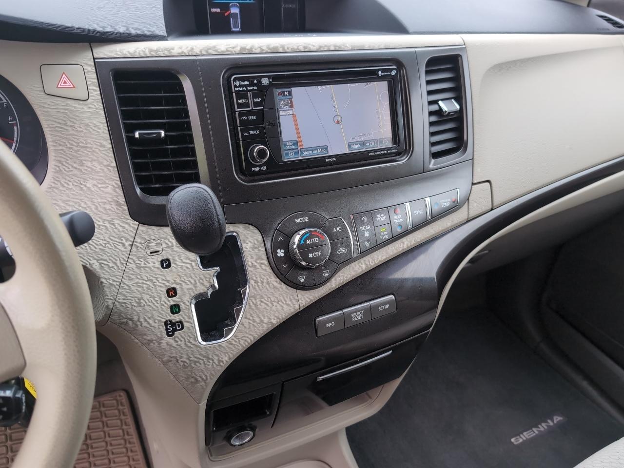 Toyota Sienna LE FWD 8-Passenger V6 2013