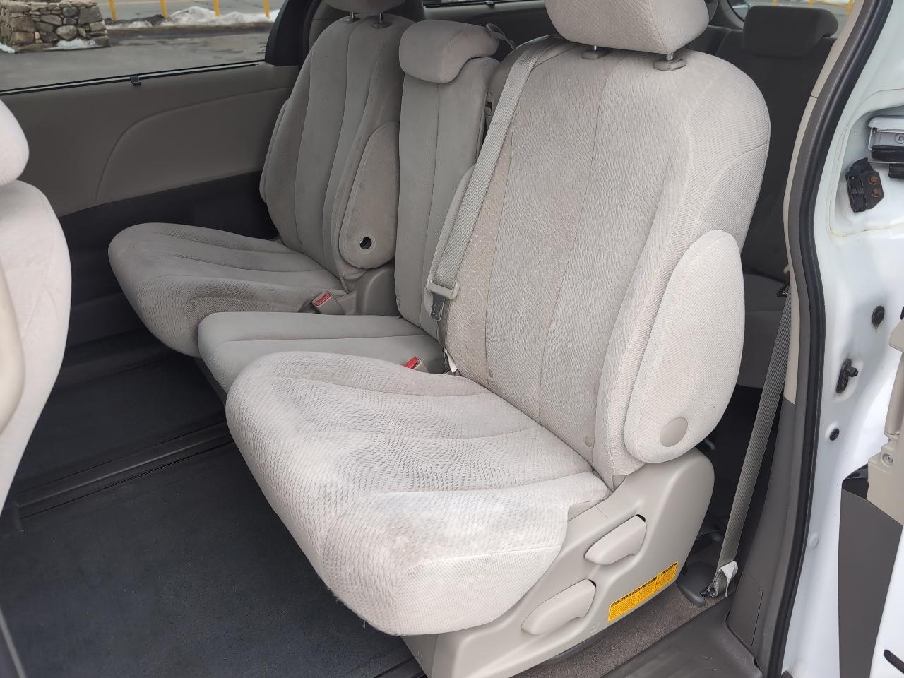 Toyota Sienna LE FWD 8-Passenger V6 2013