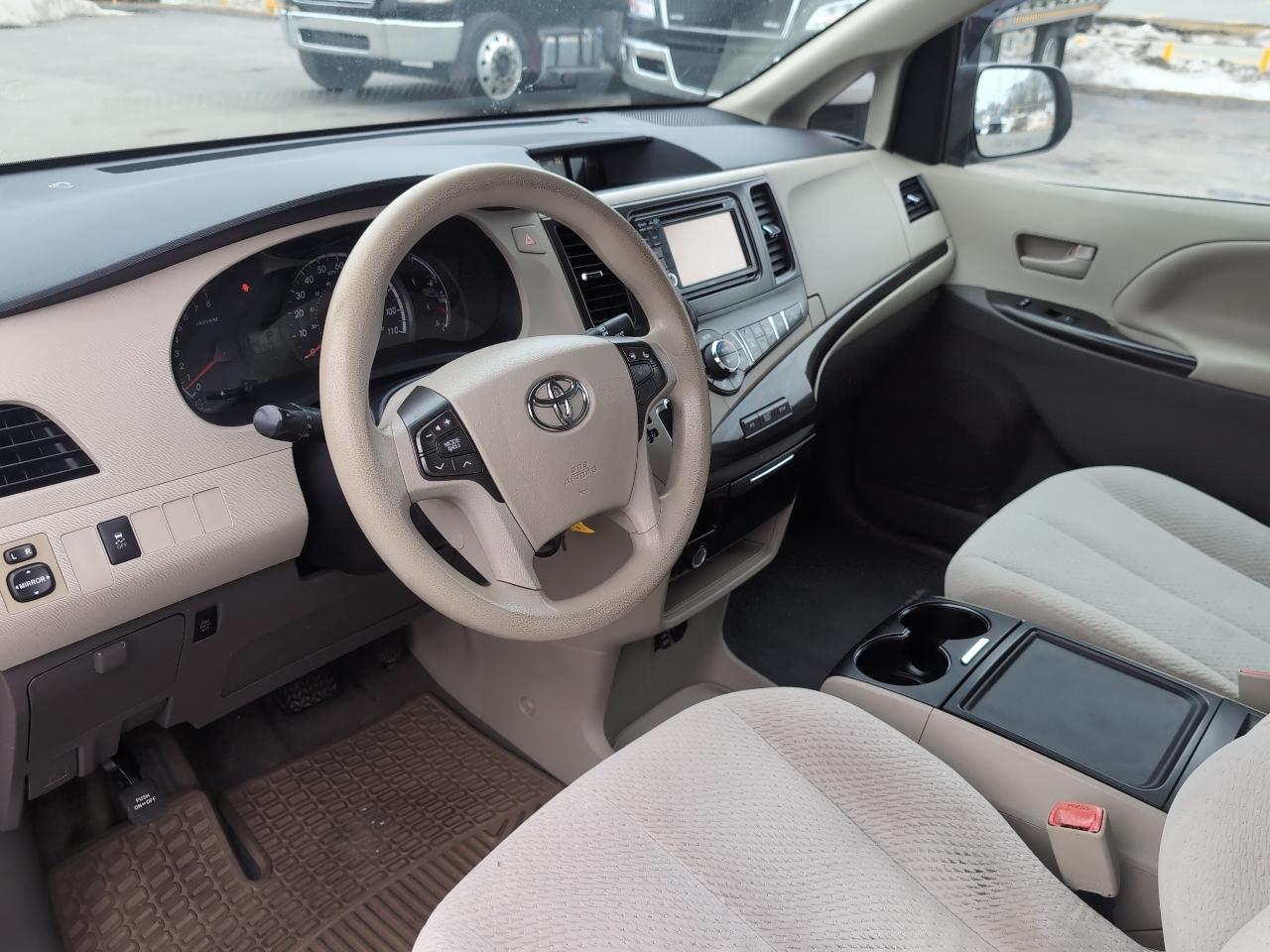 Toyota Sienna LE FWD 8-Passenger V6 2013