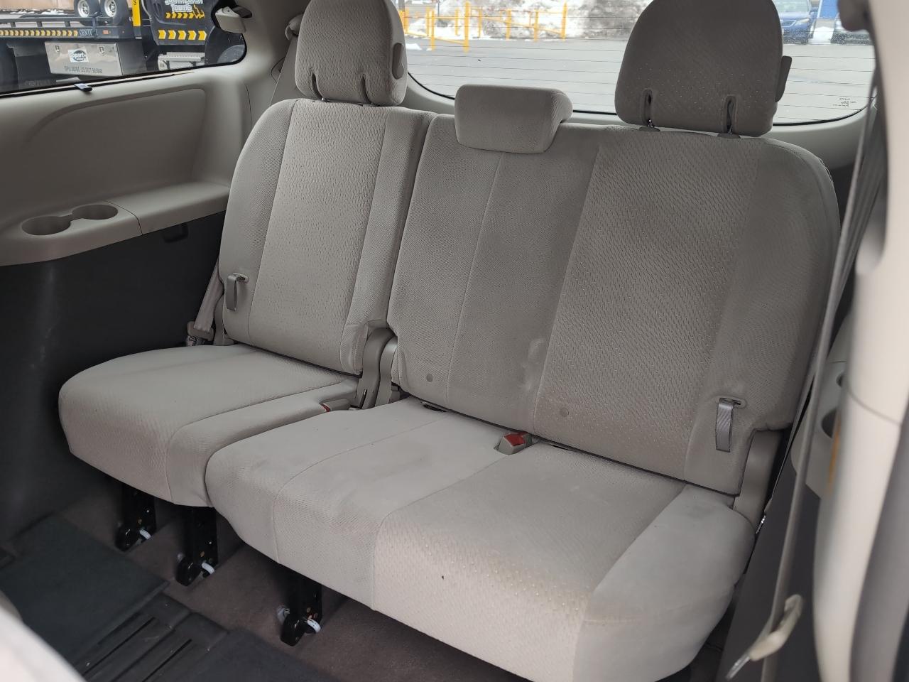 Toyota Sienna LE FWD 8-Passenger V6 2013
