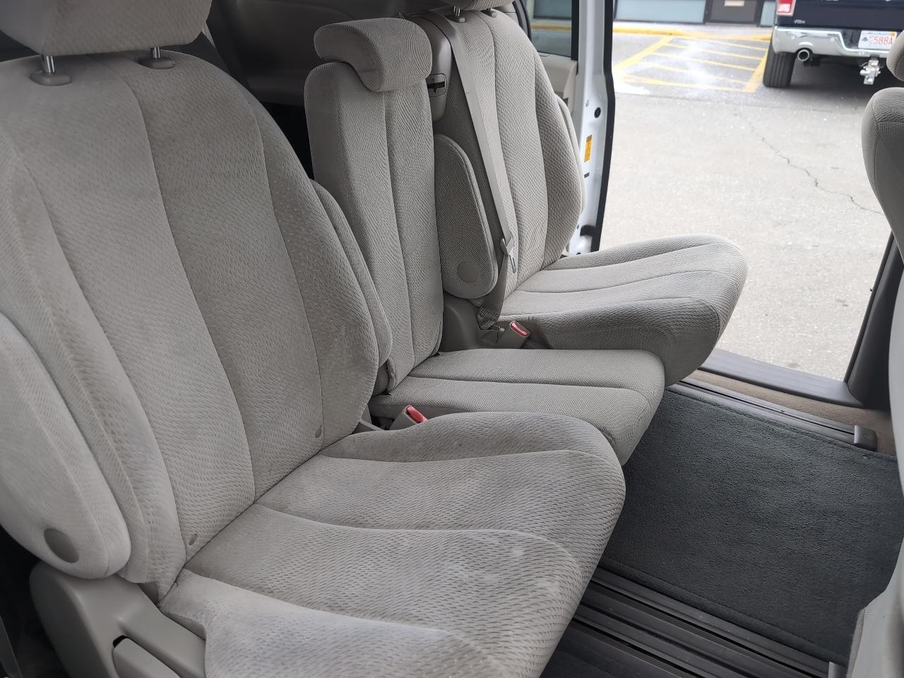 Toyota Sienna LE FWD 8-Passenger V6 2013