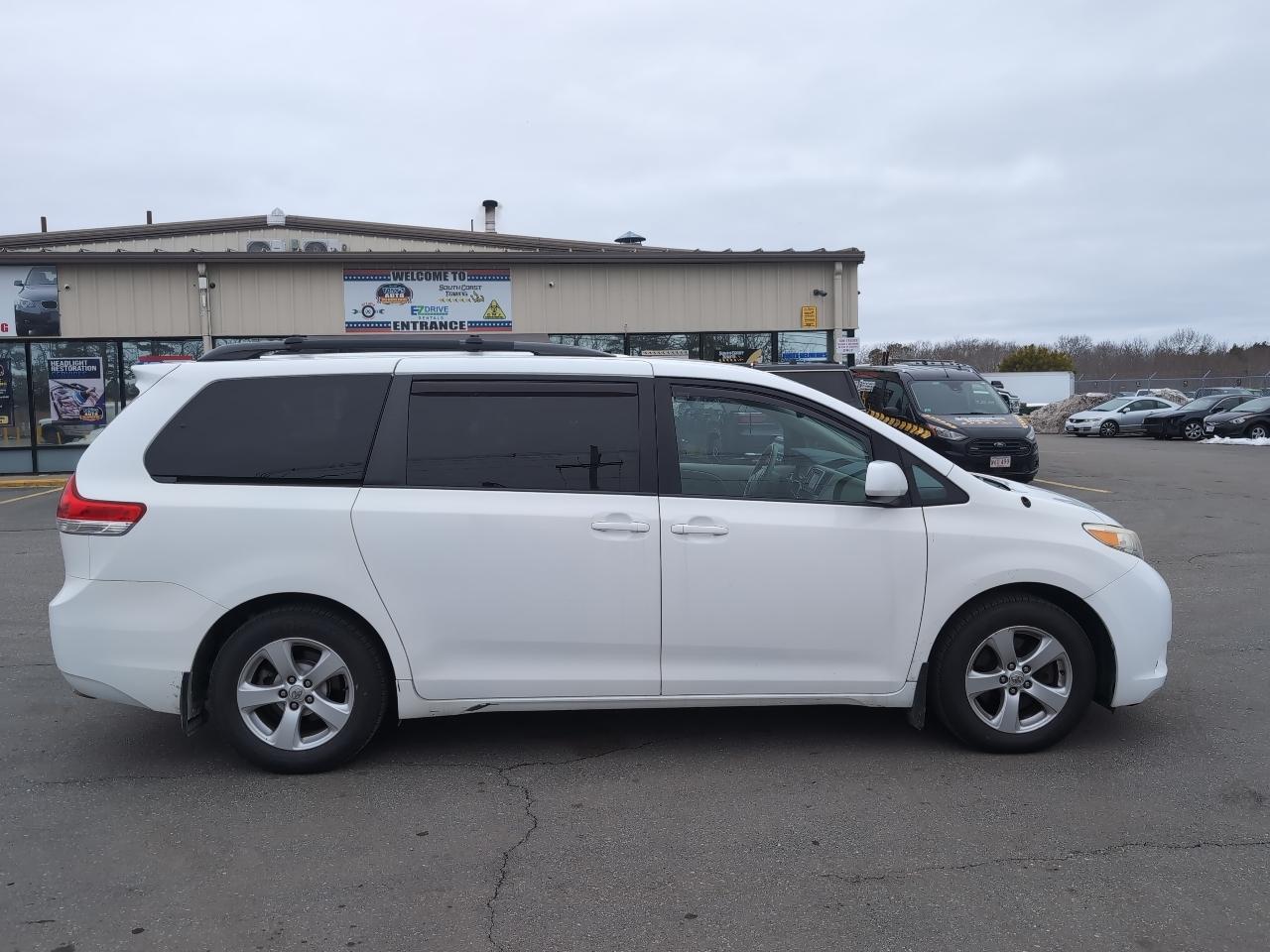 Toyota Sienna LE FWD 8-Passenger V6 2013