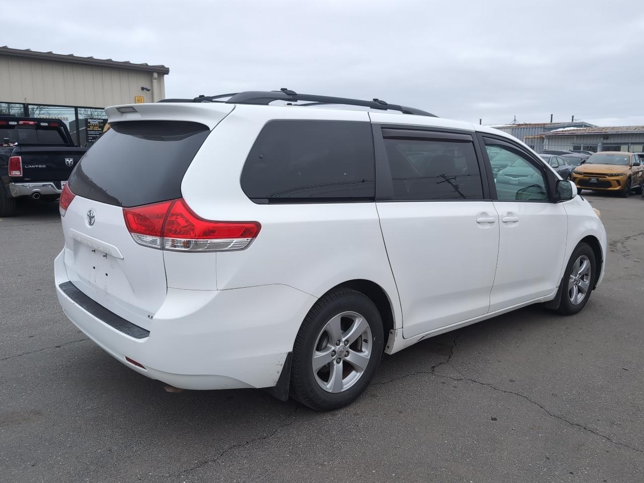Toyota Sienna LE FWD 8-Passenger V6 2013