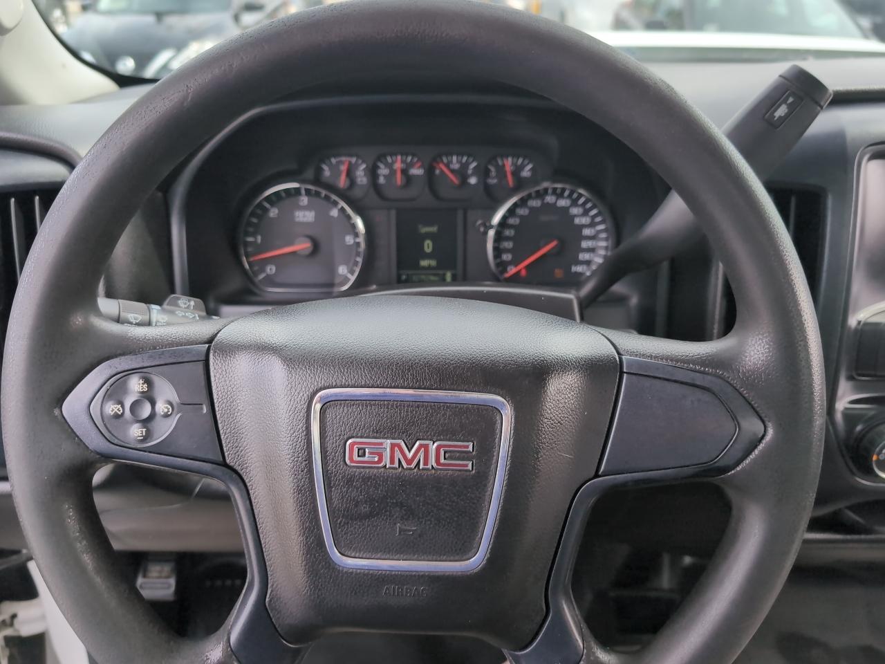 GMC Sierra 2500HD Base Long Box 4WD 2015