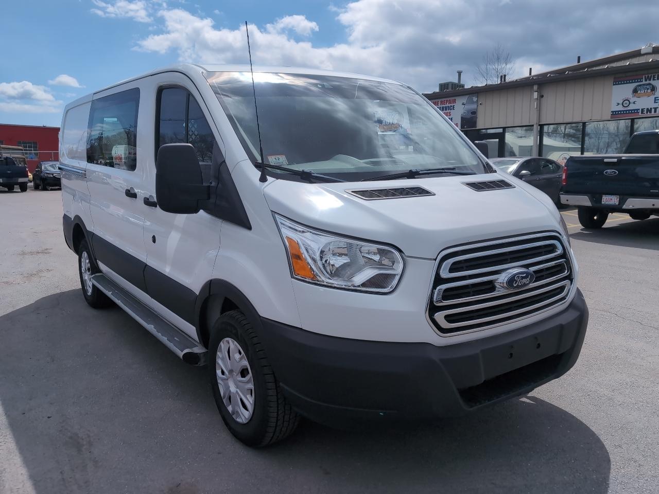 Ford Transit 250 Van Low Roof w/Sliding Pass. 130-in. WB 2019