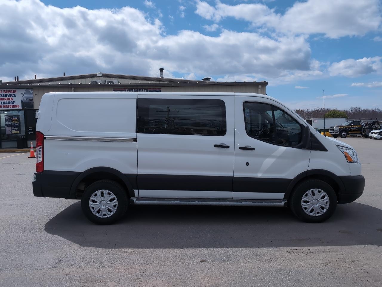 Ford Transit 250 Van Low Roof w/Sliding Pass. 130-in. WB 2019