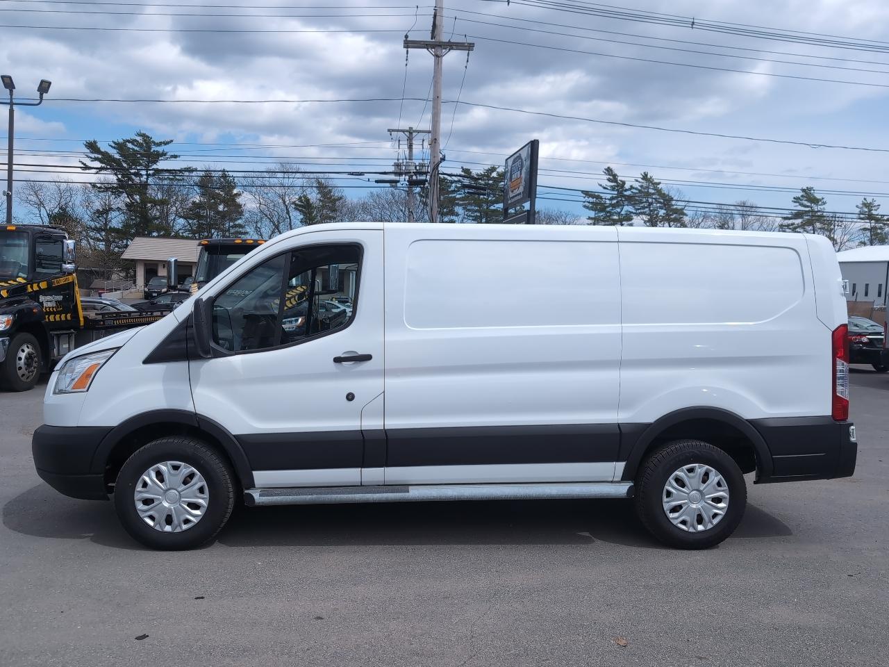Ford Transit 250 Van Low Roof w/Sliding Pass. 130-in. WB 2019