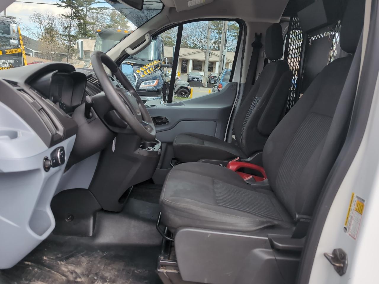 Ford Transit 250 Van Low Roof w/Sliding Pass. 130-in. WB 2019