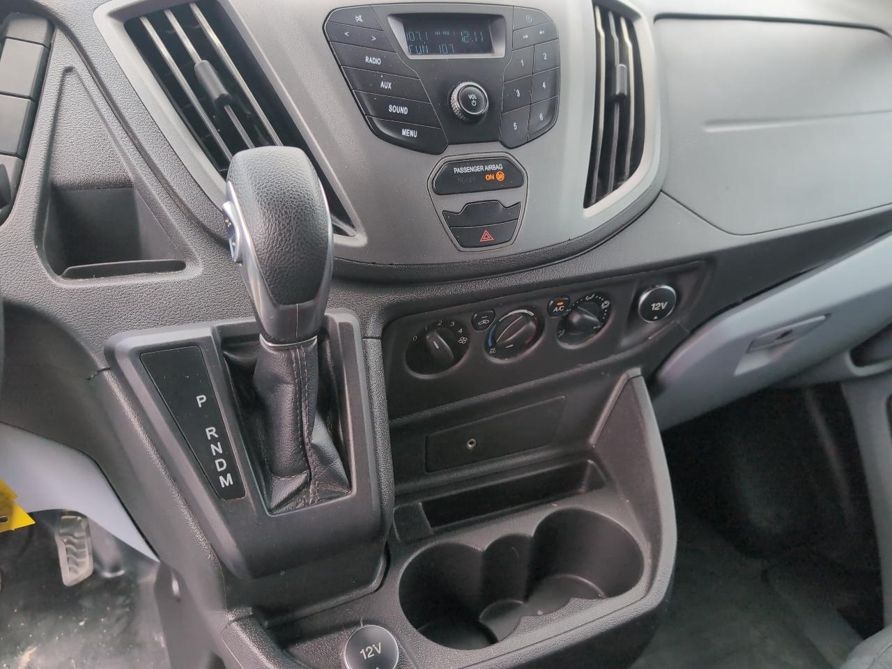 Ford Transit 250 Van Low Roof w/Sliding Pass. 130-in. WB 2019