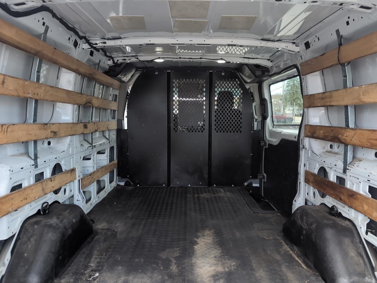 Ford Transit 250 Van Low Roof w/Sliding Pass. 130-in. WB 2019