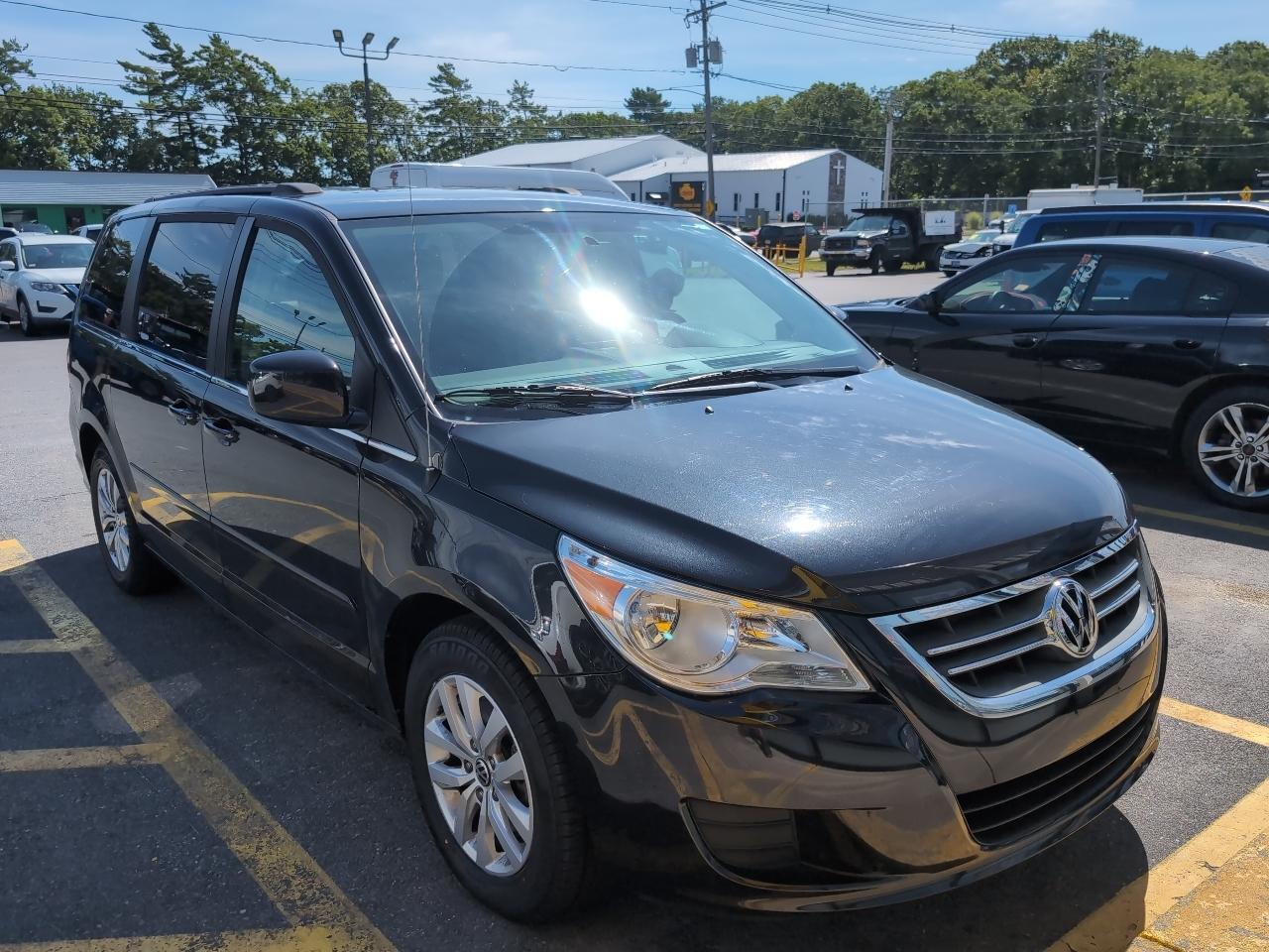 Volkswagen Routan SE 2012