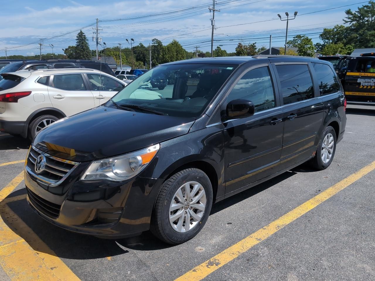 Volkswagen Routan SE 2012
