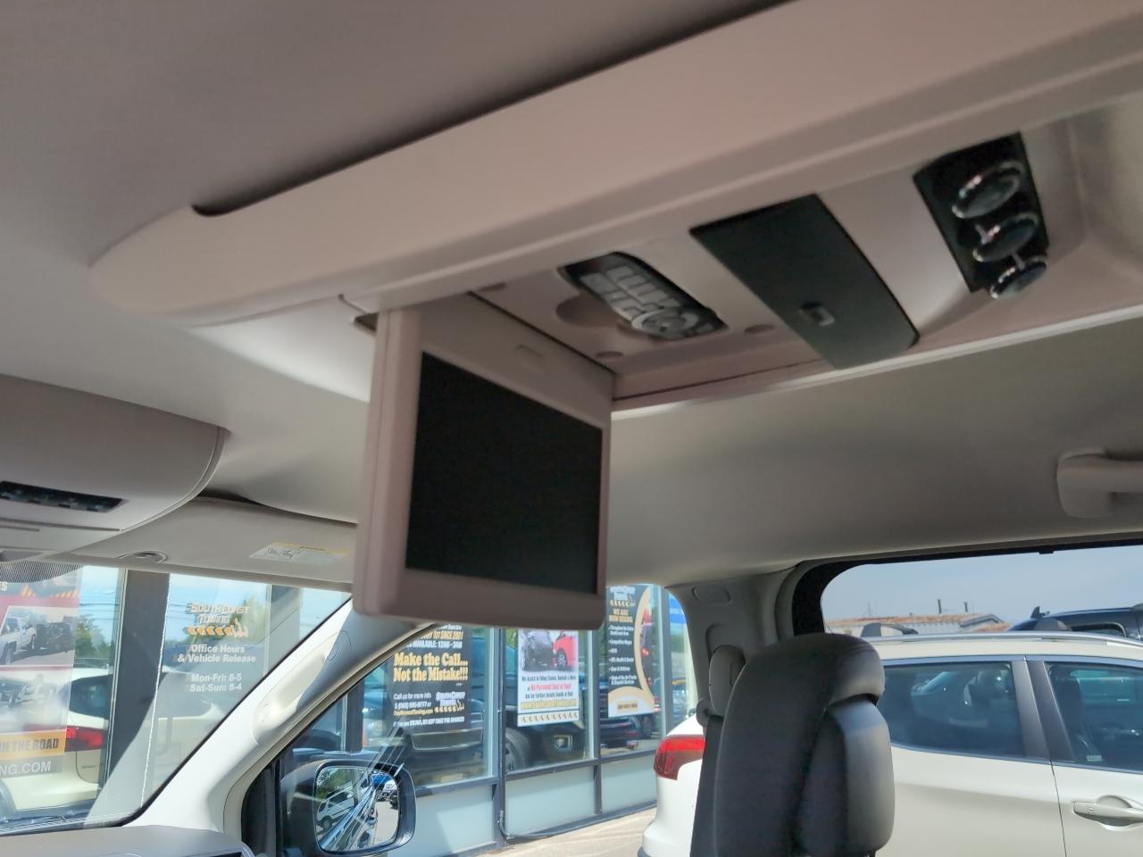 Volkswagen Routan SE 2012