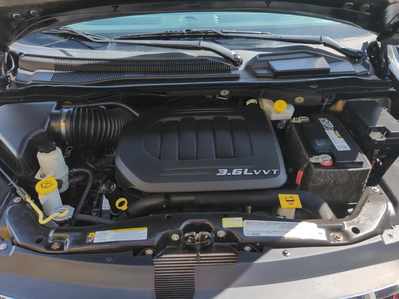 Volkswagen Routan SE 2012