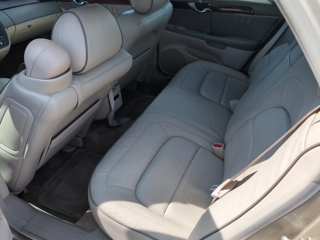 Cadillac DeVille Sedan 2005