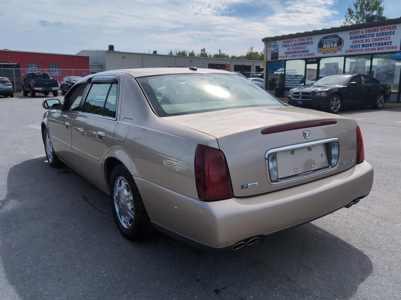 Cadillac DeVille Sedan 2005