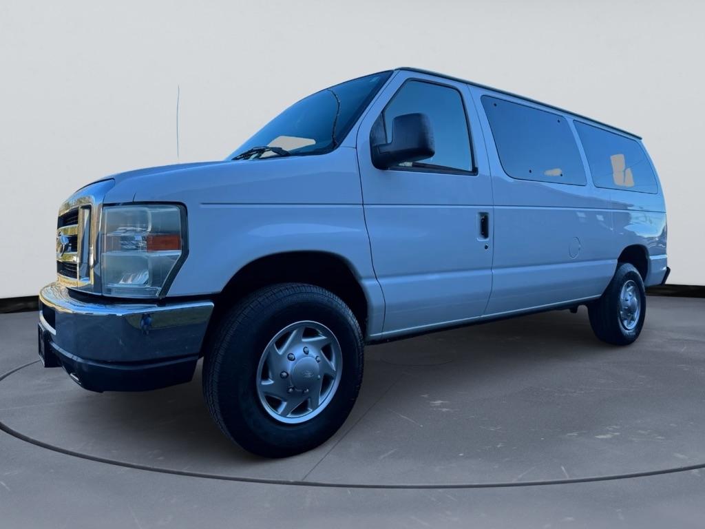 2010 Ford Econoline Wagon E-350  HANDICAP VAN W/WHEEL CHAIR LIFT