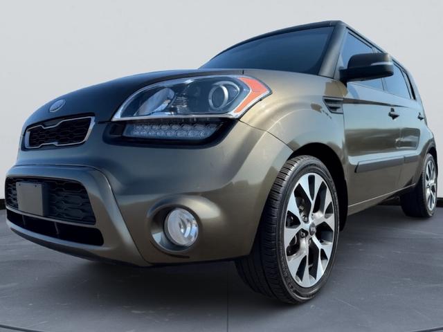 Green 2013 Kia Soul Wagon Front-Wheel Drive Manual
