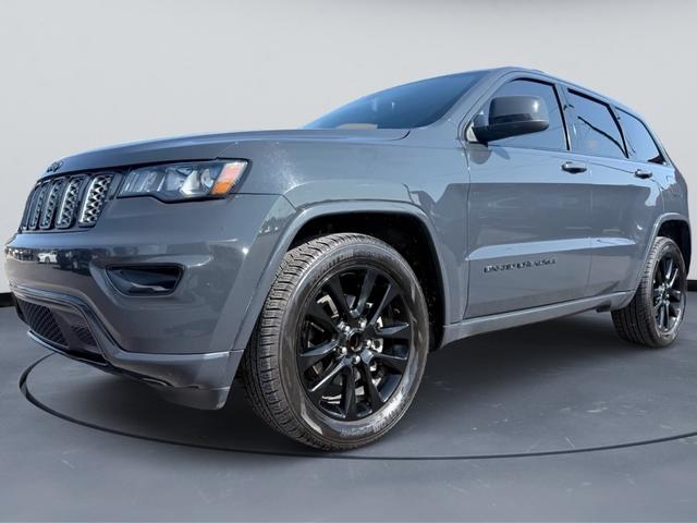 Gray 2018 Jeep Grand Cherokee SUV / Crossover 4X2 Automatic