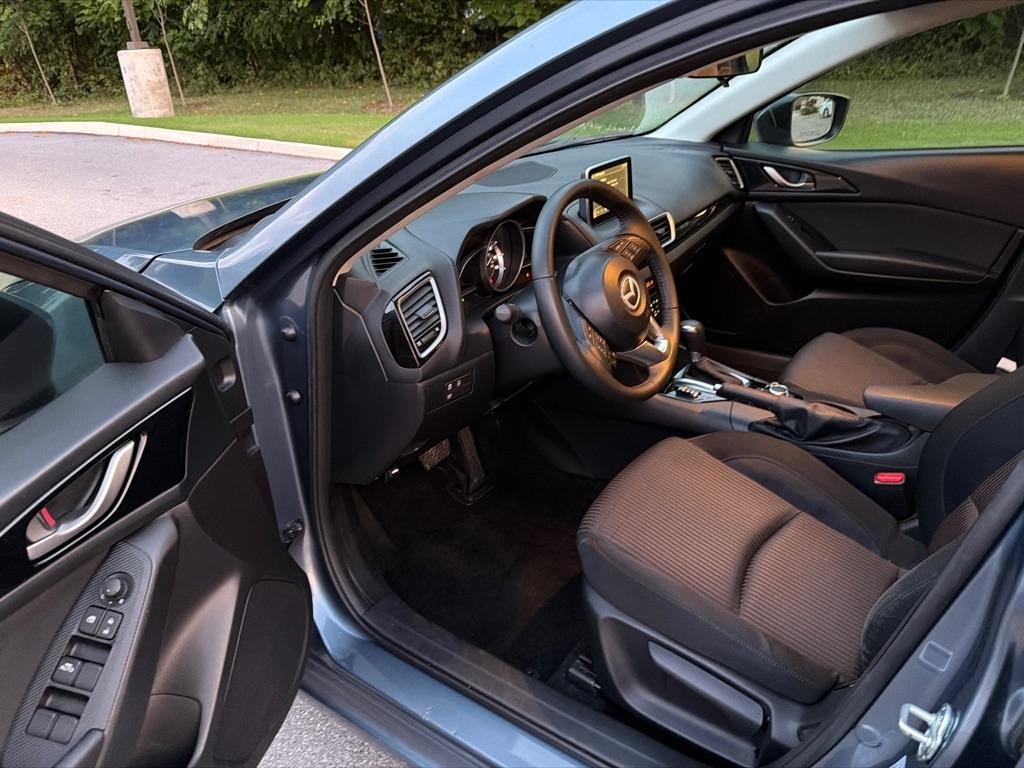 Mazda MAZDA3  2015