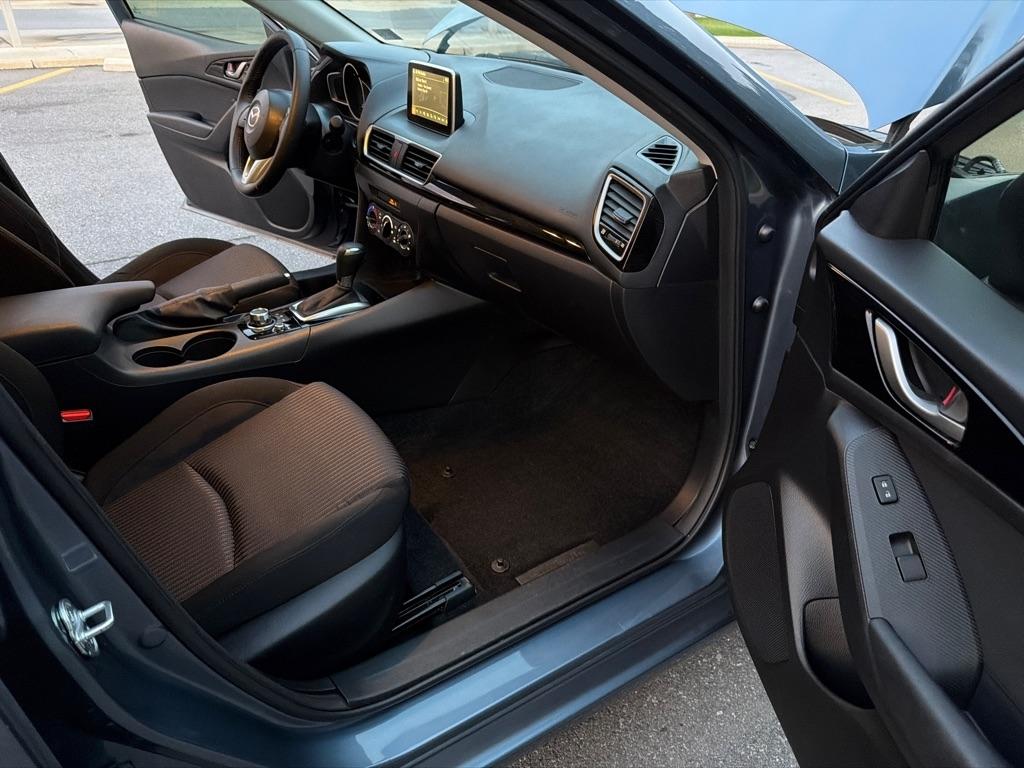 Mazda MAZDA3  2015