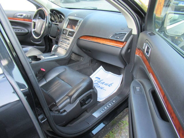 Lincoln MKT 3.5L with EcoBoost AWD 2011