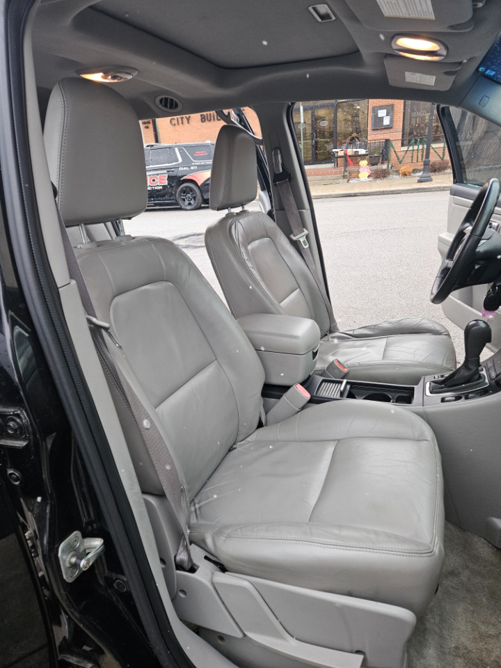 Suzuki XL-7 Premium 3-Row 2WD 2008